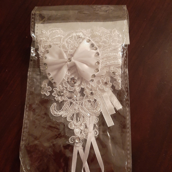 White Bridal Lace Rhinestones Gloves - Picture 2 of 4